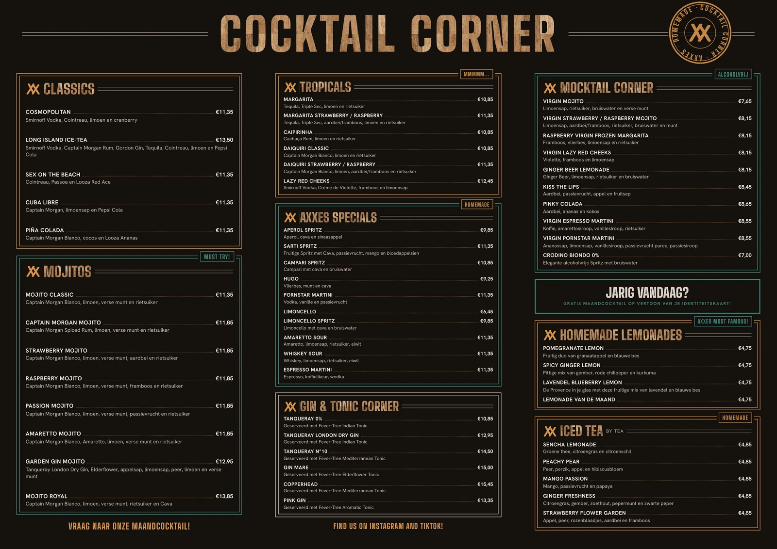 Donkere cocktailkaart met grote koperkleurige titel en een rond brandmerk